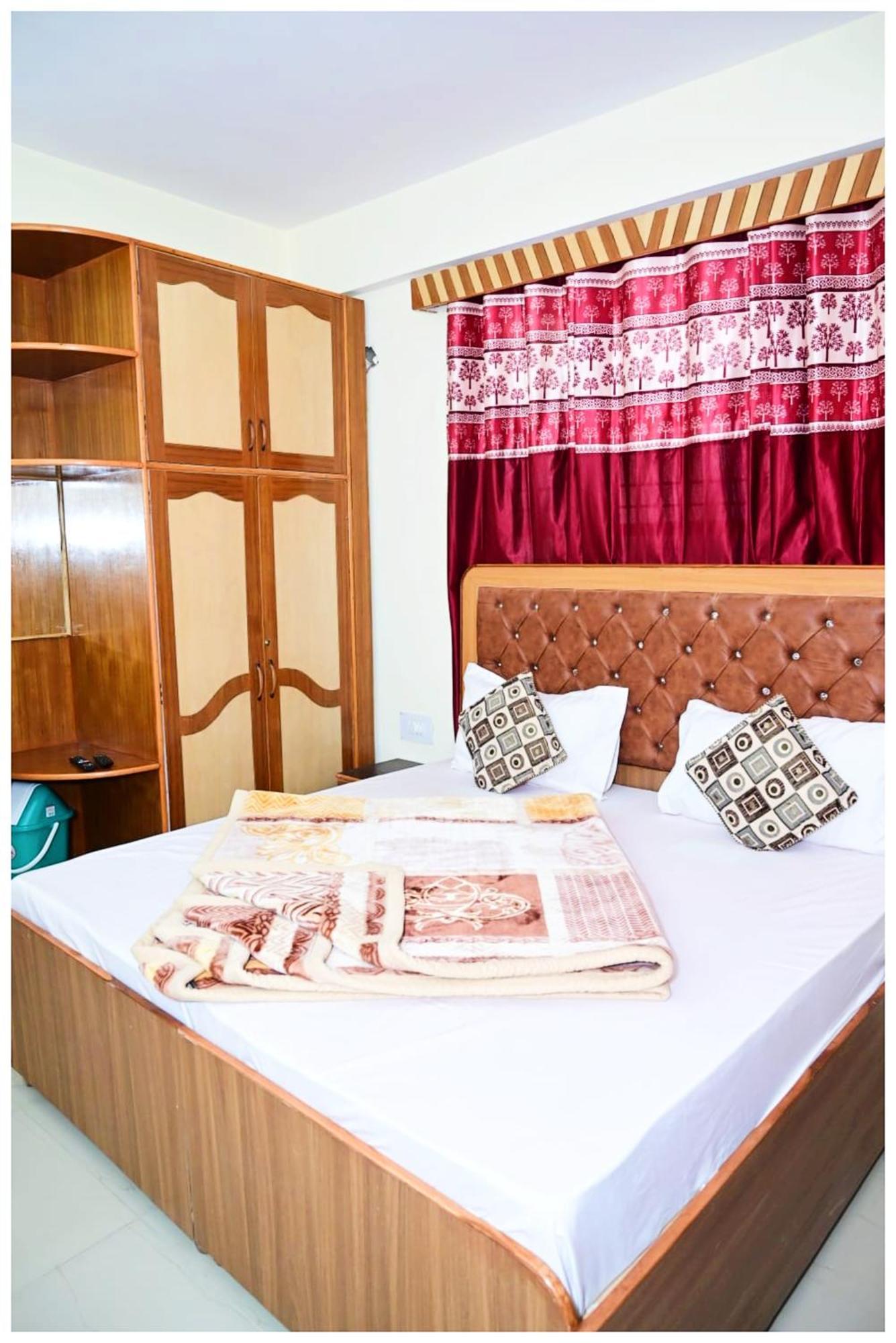 Simla Hotel K R I S H N A B - B Near Mall Road And Temple エクステリア 写真